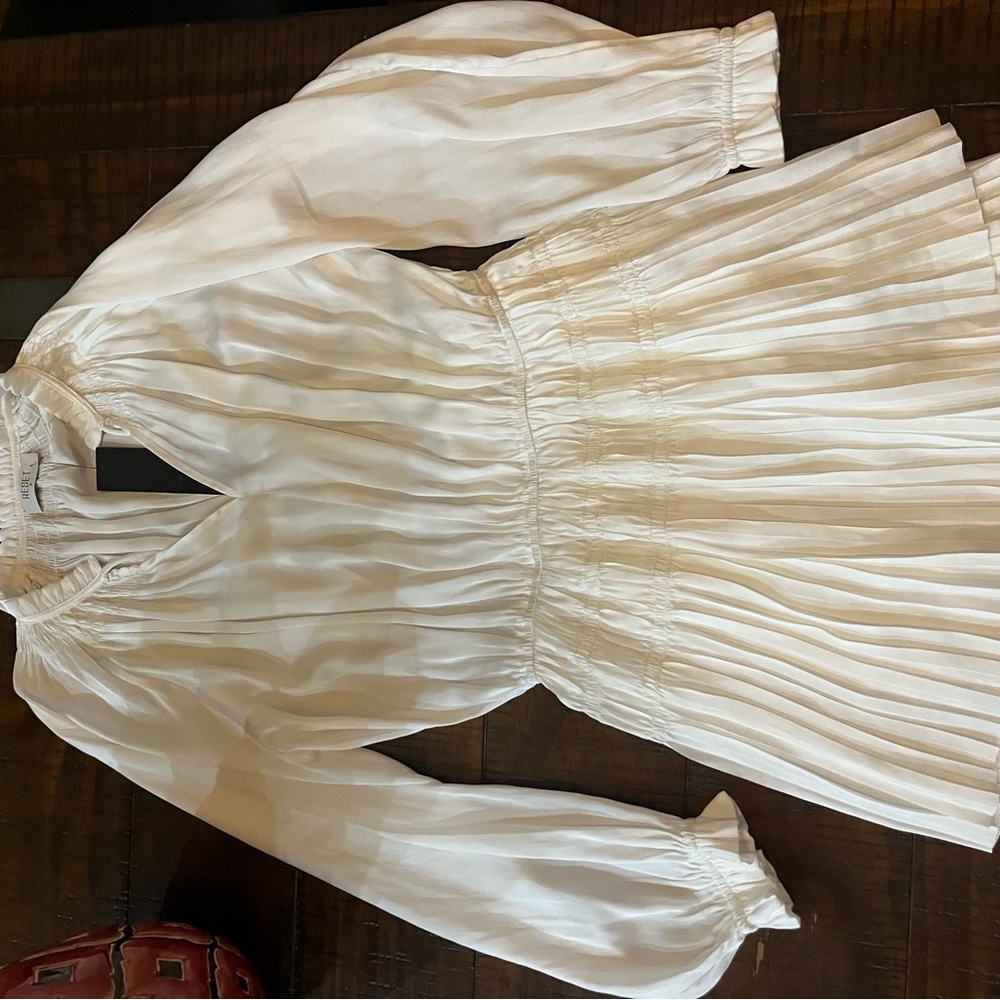 Women’s Reset White Long-Sleeve Pleated Dress